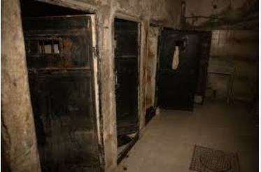 فتحت زنازين سوريا، فاتحوا زنازين أمالكم